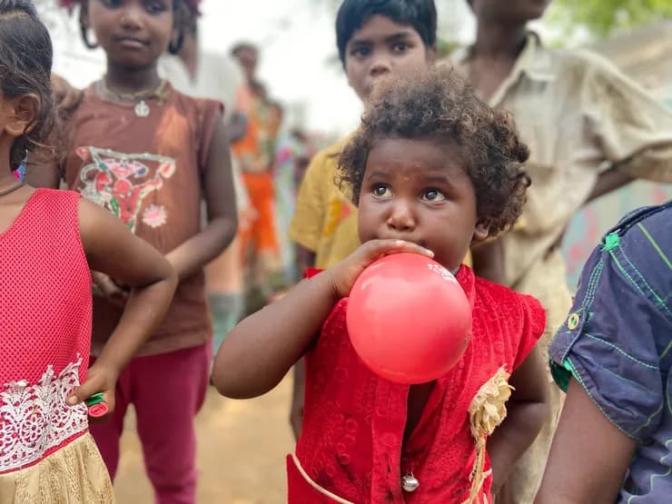 COVID feeding — children in the distribution line